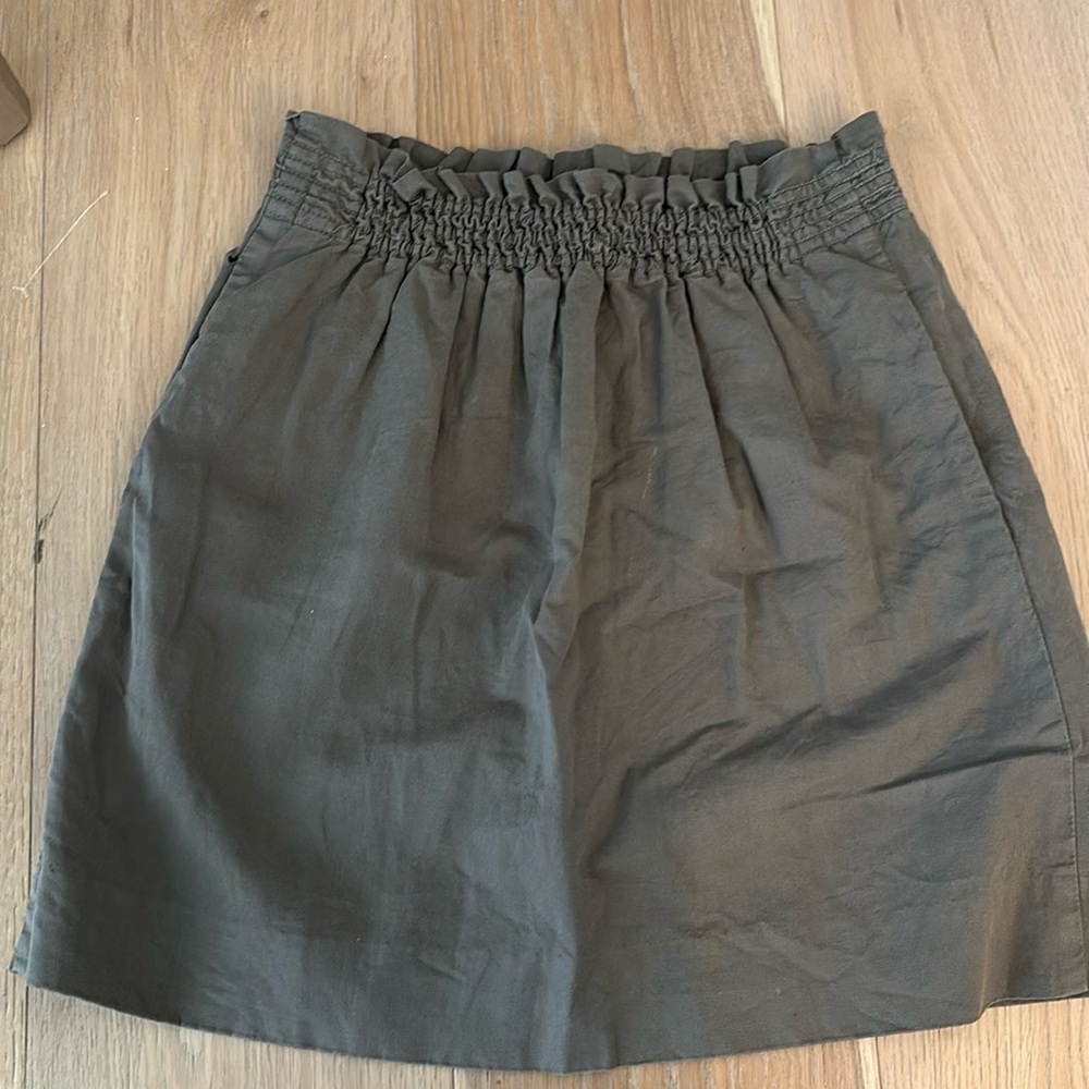 J crew army green mini skirt with pockets